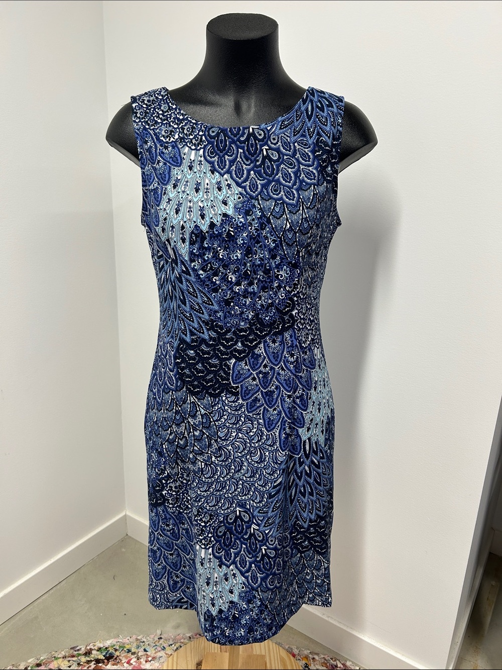 Connected Apparel Blue Paisley Peacock Sheath Dress Size 10 Sleeveless Stretch